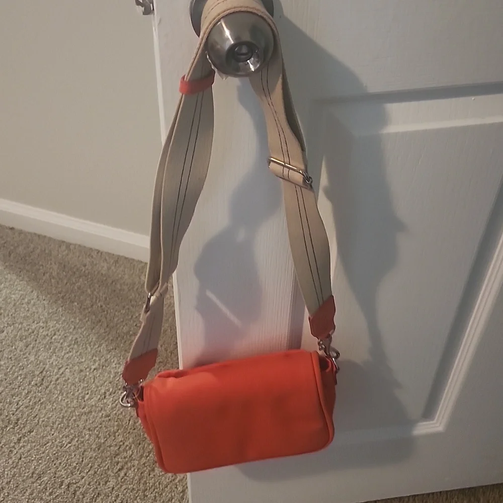 Universal Thread Purse - Picture 2 of 3